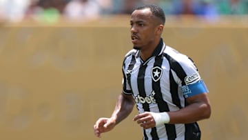 Jogador tem posição assegurada no meio-campo do Glorioso