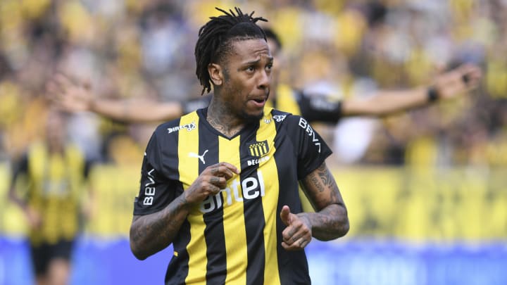 Abel Hernández tem passagens pelo futebol brasileiro