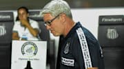 Treinador do Santos ainda não conseguiu fazer o time engrenar