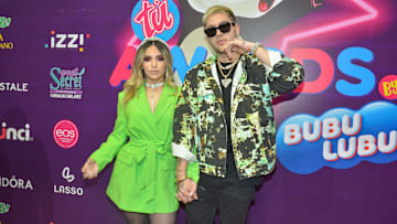 Kimberly Loaiza realiza su gira acompañada por su esposo Juan de Dios Pantoja