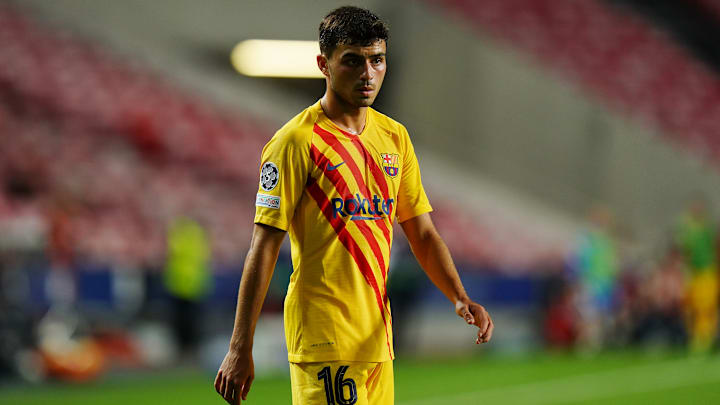 Eleito Golden Boy 2021 na última segunda-feira, Pedri, do Barcelona, apareceu na mira do Bayern de Munique. Eleito Golden Boy 2021 na última segunda-feira, Pedri, do Barcelona, apareceu na mira do Bayern de Munique.