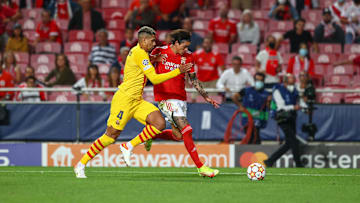 Barcelona e Benfica disputam vaga nas oitavas de final da Champions League. 