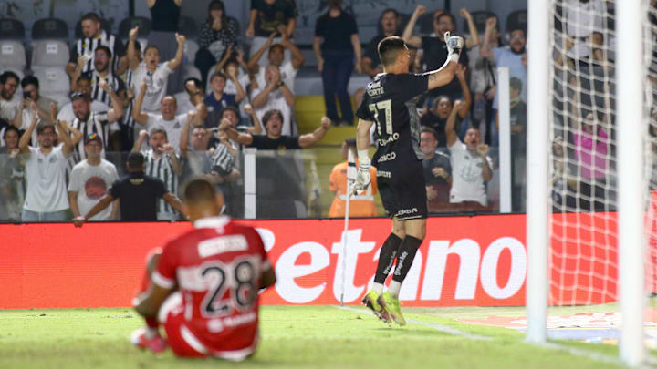 Brazão fez boas defesas no empate do Santos Brazão fez boas defesas no empate do Santos