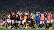 Jogadores de Flamengo e Corinthians em confusão na Neo Química Arena