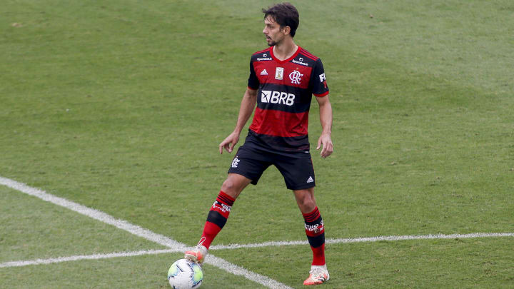 Com novo problema no joelho, Rodrigo Caio não vai se reapresentar no dia 10 ao Flamengo. 