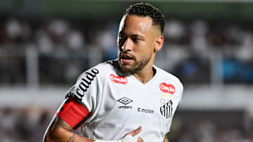 Neymar voltou e deu assistência no jogo do Santos Neymar voltou e deu assistência no jogo do Santos