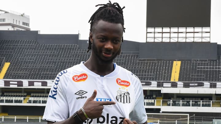 Yusupha Njie novo jogador do Santos