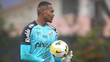 Novo goleiro do Internacional, John diz que já mostrou qualidade e fala em disputa sadia no Beira-Rio: 'Quem ganha é o Inter”. 
