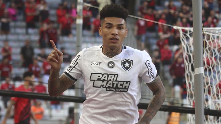 Igor Jesus garantiu o placar para o Botafogo Igor Jesus garantiu o placar para o Botafogo