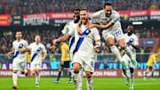 Arnautovic esulta coi compagni.