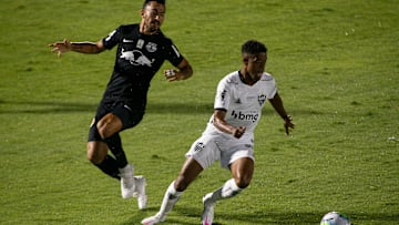 Galo comemora o bi com o torcedor, mas Massa Bruta ainda tenta a Libertadores