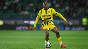 Jamie Gittens in action for Borussia Dortmund