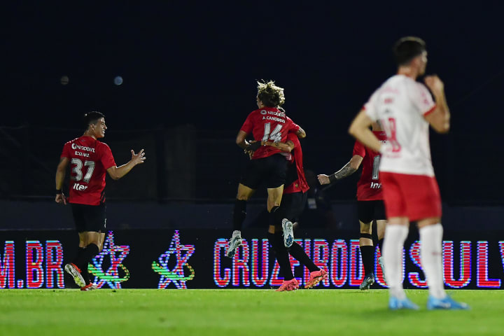 Athletico-PR elimina Bragantino e vai às quartas de final da Copa do Brasil