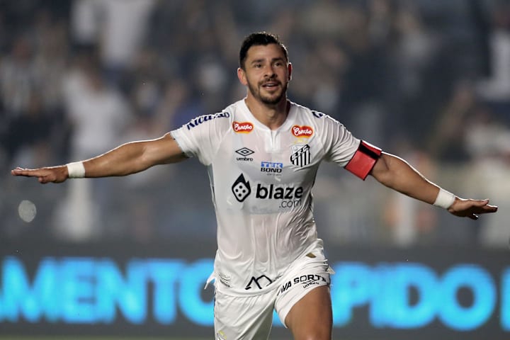 Giuliano jogador do Santos