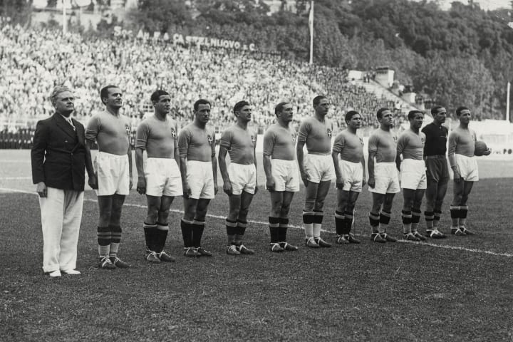 The italian soccer team right before the beginning of a match, Photograph, Around 1930
