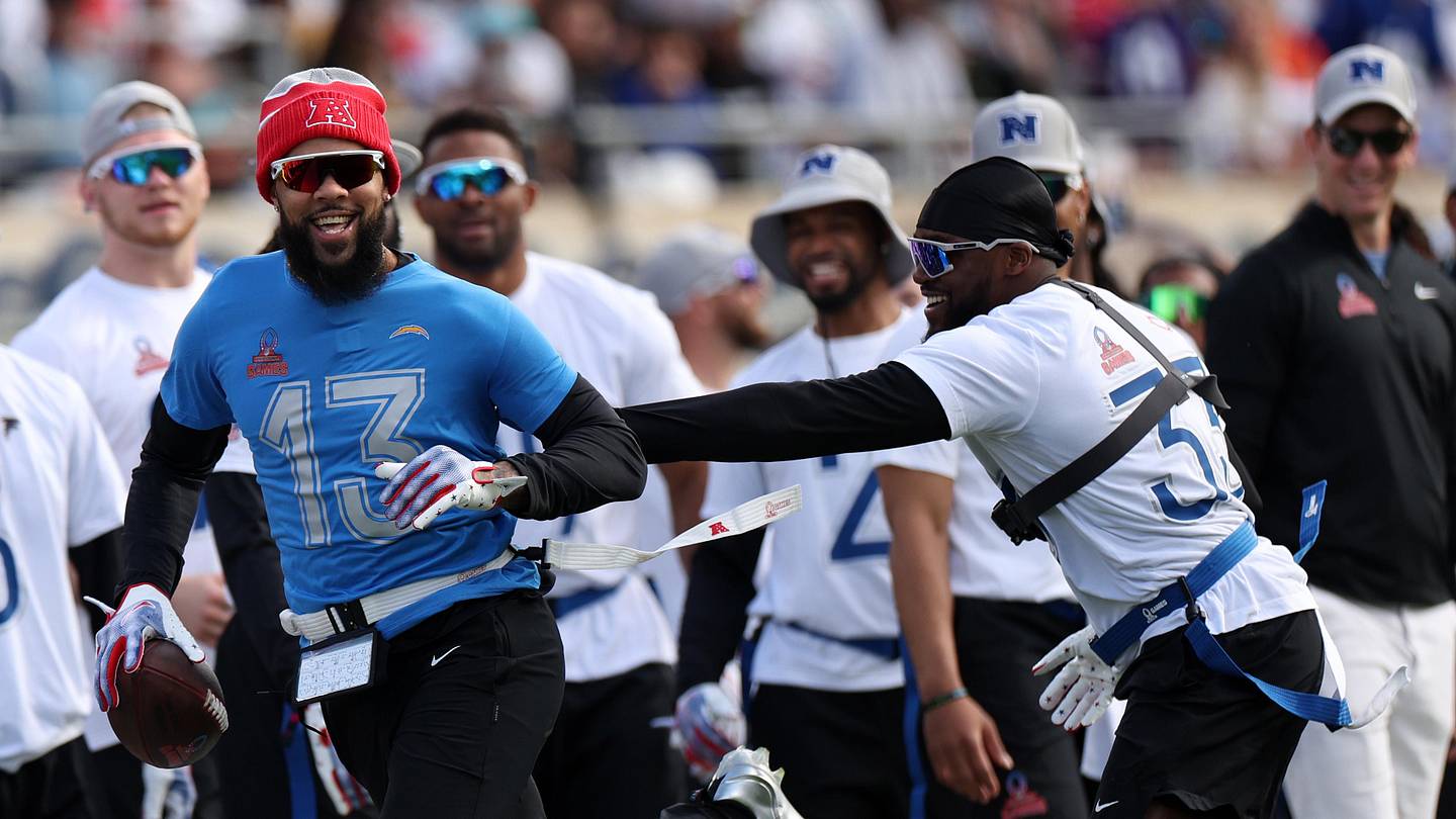 Keenan Allen Gears Up for Bears Contract Talks With Latest Move - Vimarsana News
