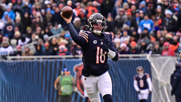  Chicago Bears quarterback Caleb Williams (18) passes against the Detroit Lions