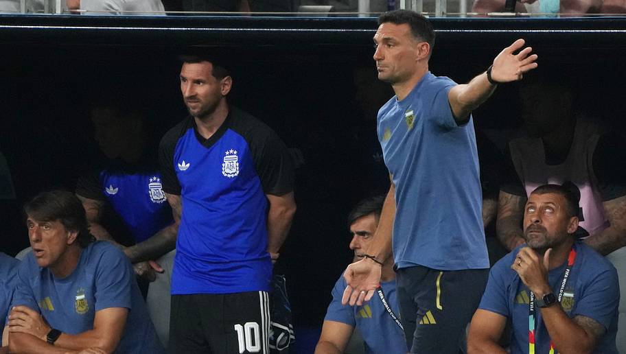 Imagen de la noticia: “Messi podría haber jugador el partido completo ayer. No piensa en los récords”: Scaloni sobre la decisión del '10'