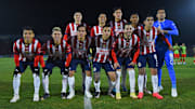 El once titular de Chivas en el duelo contra Juárez de la Jornada 4.