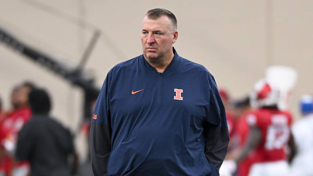 Sep 20, 2025; Bloomington, Indiana, USA; Illinois Fighting Illini head coach Bret Bielema walks onto the field prior to the game against the Indiana Hoosiers at Memorial Stadium. Mandatory Credit: Robert Goddin-Imagn Images Sep 20, 2025; Bloomington, Indiana, USA; Illinois Fighting Illini head coach Bret Bielema walks onto the field prior to the game against the Indiana Hoosiers at Memorial Stadium. Mandatory Credit: Robert Goddin-Imagn Images