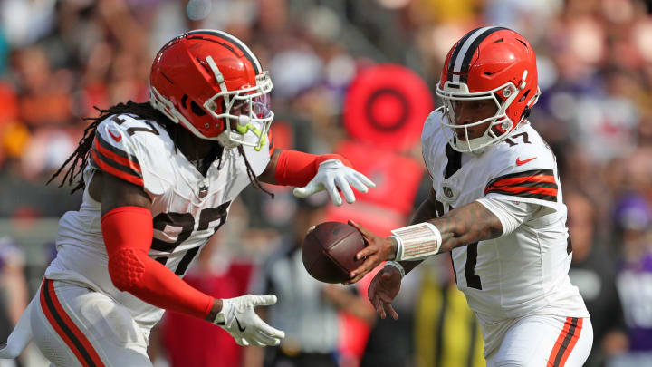 Cleveland Browns quarterback Dorian Thompson-Robinson (17) hands off to Cleveland Browns running back D'Onta Foreman (27) during the first half of an NFL preseason football game at Cleveland Browns Stadium, Saturday, Aug. 17, 2024, in Cleveland, Ohio.