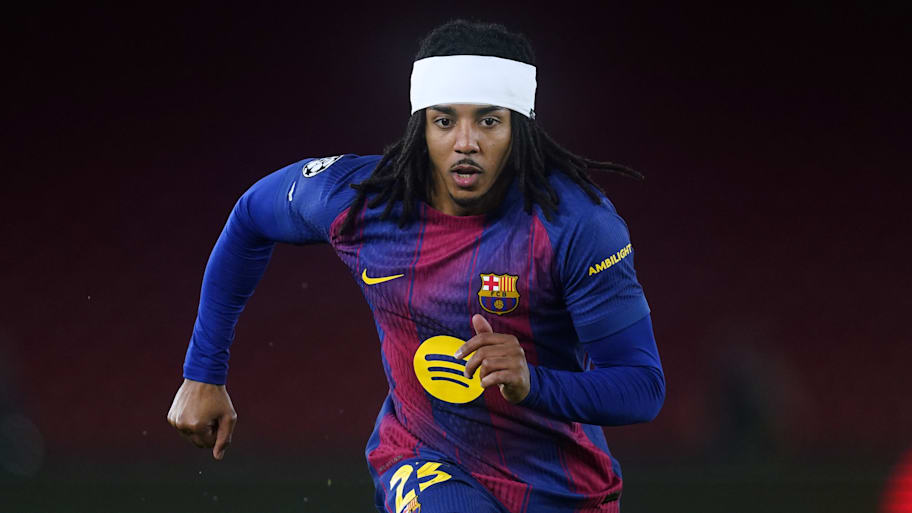 Jules Kounde running.