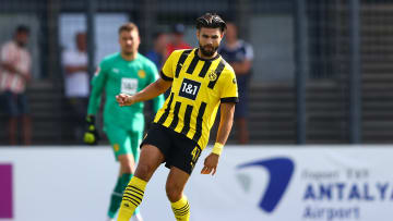 Antonios Papadopoulos wird mit einem Profi-Vertrag ausgestattet