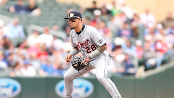 Javier Báez field a ground-ball for the Detroit Tigers in the 2025 MLB season.