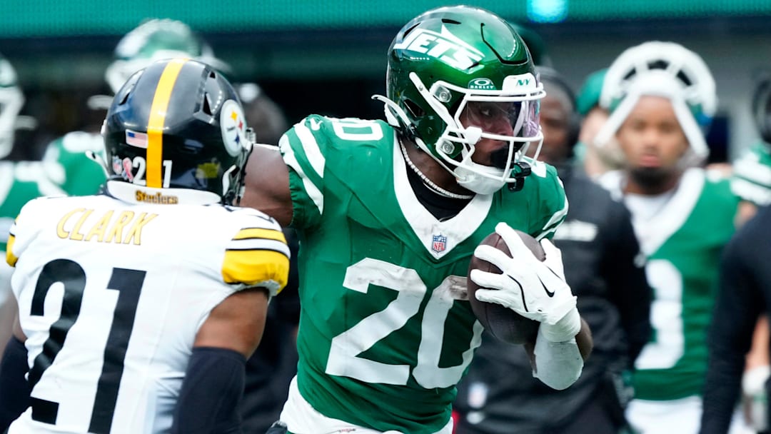 New York Jets running back Breece Hall (20) could be a popular sell-high fantasy football trade candidate after an uneven first six weeks of the NFL season.