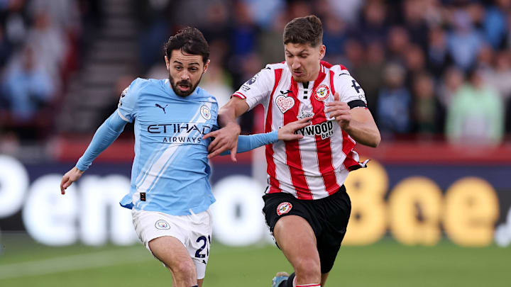 Vitaly Janelt (r.) im Duell mit Bernardo Silva Vitaly Janelt (r.) im Duell mit Bernardo Silva