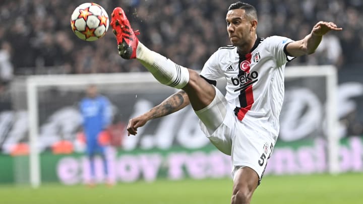 Josef de Souza'dan top kontrolü Josef de Souza'dan top kontrolü