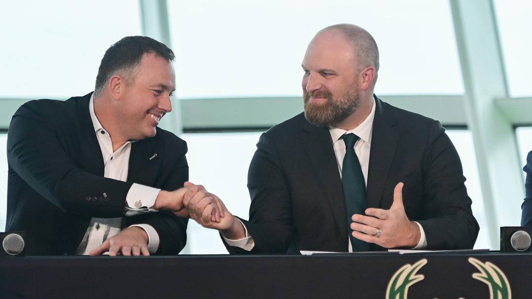 May 6, 2026; Milwaukee, WI, USA; Milwaukee Bucks general manager Jon Horst (left) introduces new head coach Taylor Jenkins (right) at a press conference at Milwaukee Art Museum. Mandatory Credit: Benny Sieu-Imagn Images May 6, 2026; Milwaukee, WI, USA; Milwaukee Bucks general manager Jon Horst (left) introduces new head coach Taylor Jenkins (right) at a press conference at Milwaukee Art Museum. Mandatory Credit: Benny Sieu-Imagn Images