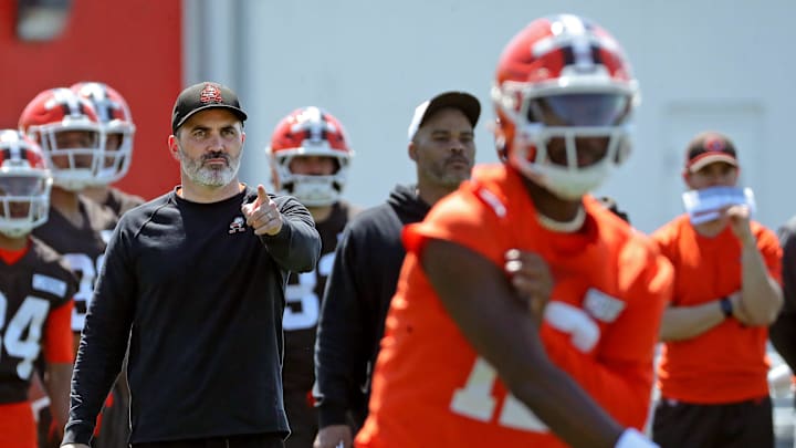 Kevin Stefanski Didn't Want to Talk About QB Depth Chart After Shedeur  Sanders Debut