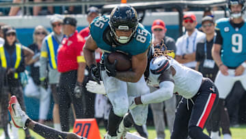 Jacksonville Jaguars tight end Brenton Strange (85) leaps over a defender during the fourth quarter between the Houston Texans and the Jacksonville Jaguars Sunday September 21, 2025 at EverBank Stadium in Jacksonville, Fla. The Jaguars defeated the Texans 17-10. 
