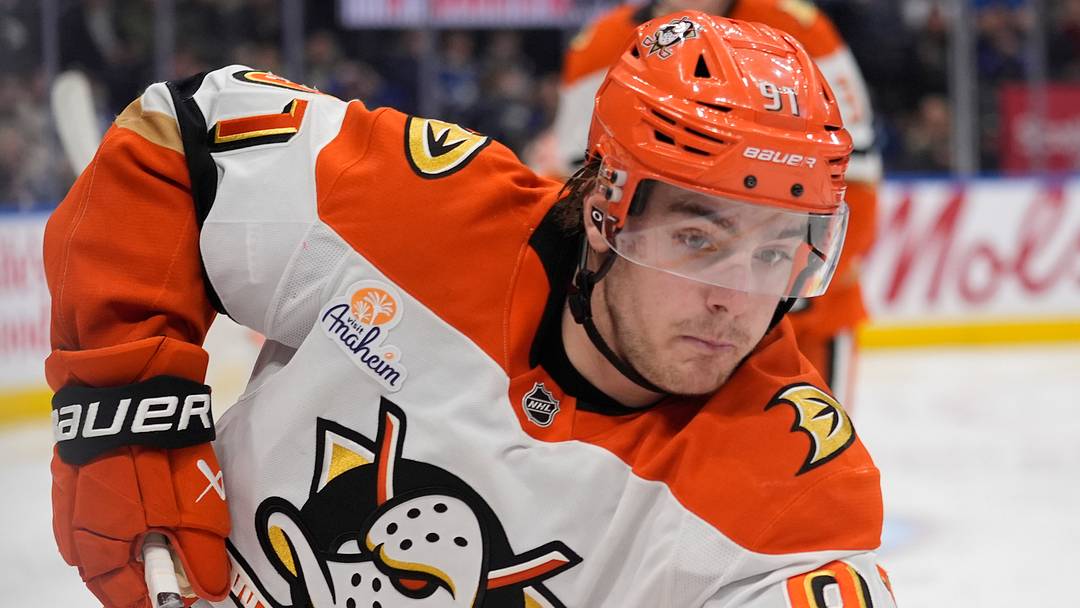 Mar 12, 2026; Toronto, Ontario, CAN; Anaheim Ducks forward Leo Carlsson (91) skates against the Toronto Maple Leafs during the third period at Scotiabank Arena. Mandatory Credit: John E. Sokolowski-Imagn Images