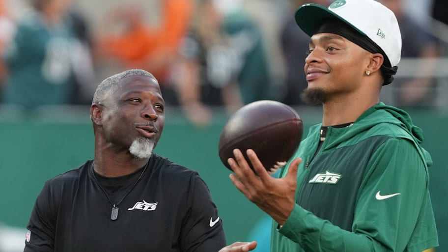 Jets head coach Aaron Glenn and quarterback Justin Fields