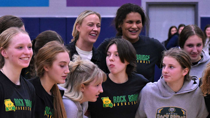 Sophie Cunningham (middle left) gathers with the Rock Bridge girls basketball team during the Sophie Cunningham Classic on Dec. 4, 2022, at Columbia, Mo. Sophie Cunningham (middle left) gathers with the Rock Bridge girls basketball team during the Sophie Cunningham Classic on Dec. 4, 2022, at Columbia, Mo.