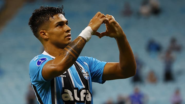 Matías Arezo, do Grêmio, tem contrato com o Peñarol até dezembro de 2025 Matías Arezo, do Grêmio, tem contrato com o Peñarol até dezembro de 2025