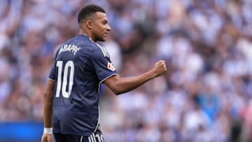 Kylian Mbappé débute le match face à l'Espanyol Barcelone.