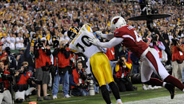 Pittsburgh Steelers wide receiver Santonio Holmes gets his toes down to score the game-winning touchdown. 