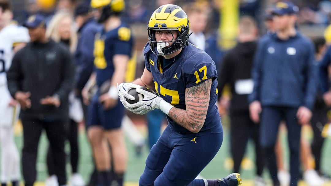 Michigan tight end Marlin Klein (17) warm up before the spring game at Michigan Stadium in Ann Arbor on Saturday, April 19, 2025.