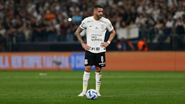 Meia tem relação de carinho com a torcida