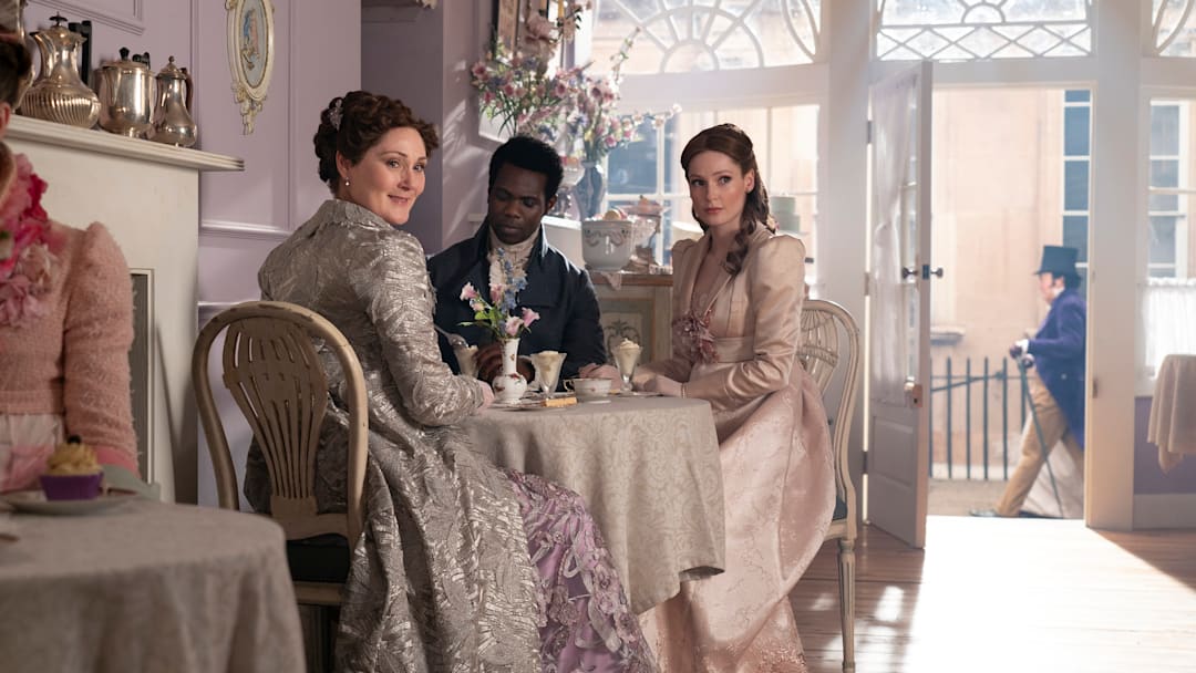 Bridgerton. (L to R) Ruth Gemmell as Lady Violet Bridgerton, Victor Alli as John Stirling, Hannah Dodd as Francesca Bridgerton in episode 308 of Bridgerton. Cr. Liam Daniel/Netflix © 2024