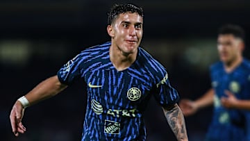 Alejandro Zendejas cerró la goleada 3-0 del América sobre Pumas.