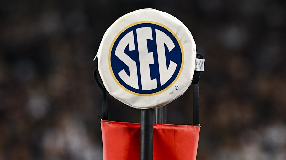 A detail view of the SEC logo on a chain marker