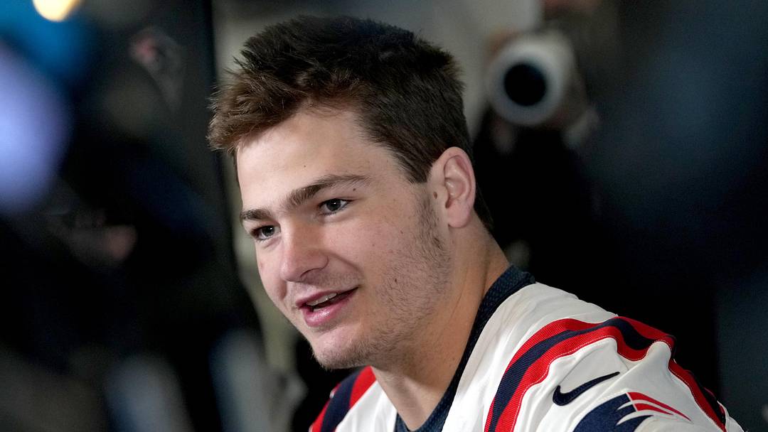 New England Patriots quarterback Drake Maye (10).