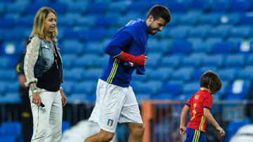 Montserrat Bernabéu junto a su hijo Gerard Piqué y Milan, uno de los niños que el ex jugador tuvo junto a Shakira 