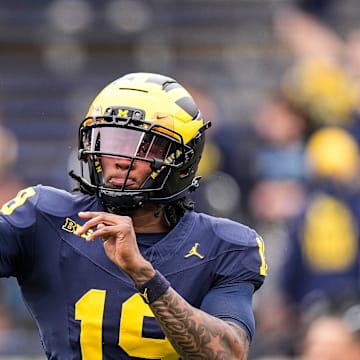 Michigan quarterback Bryce Underwood (19)