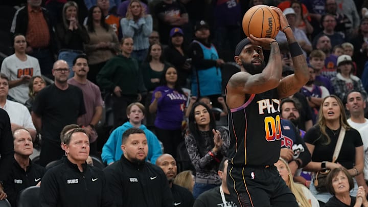 Royce O'Neale shoots the ball