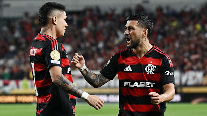 Luiz Araújo e Arrascaeta balançaram as redes Luiz Araújo e Arrascaeta balançaram as redes